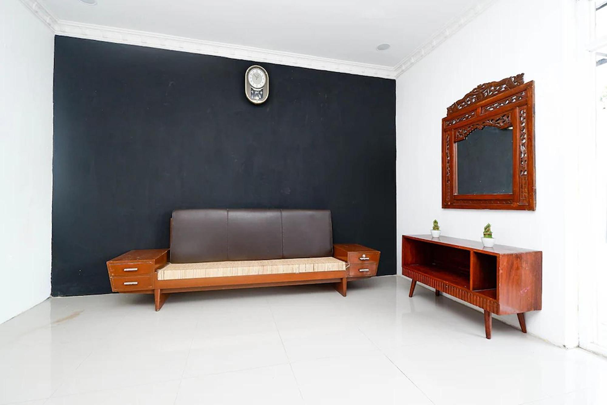 Oyo 2055 Perdana Kasih Hotel 2*